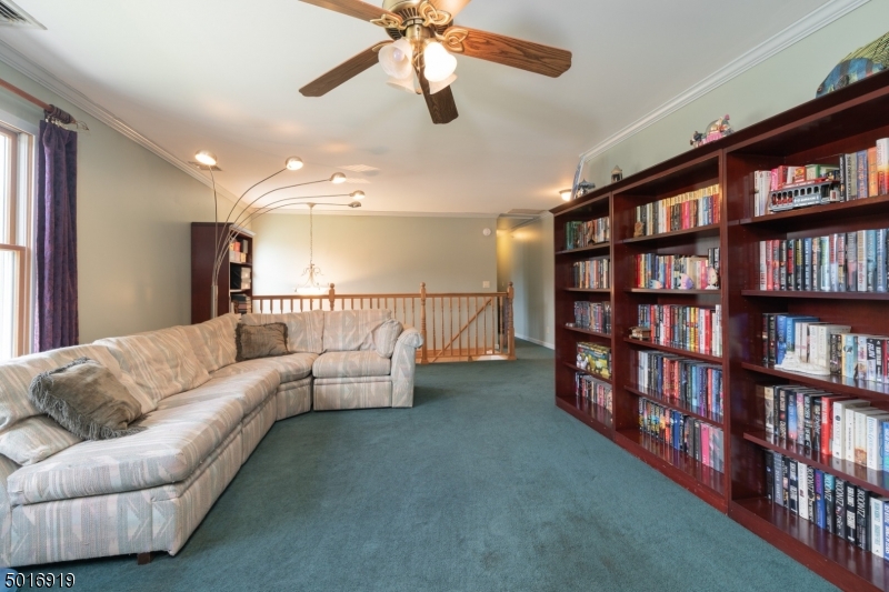 Oak Ridge - White Rock - Residential