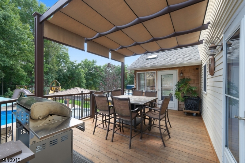 Oak Ridge - White Rock - Residential