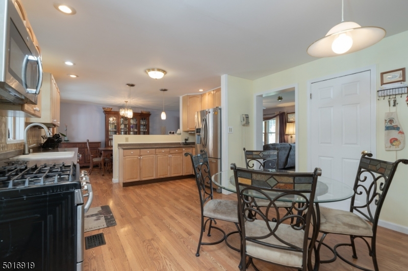Oak Ridge - White Rock - Residential