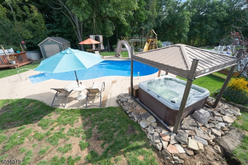 Oak Ridge - White Rock - Residential