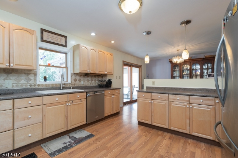 Oak Ridge - White Rock - Residential