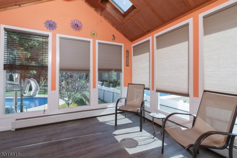 Oak Ridge - White Rock - Residential