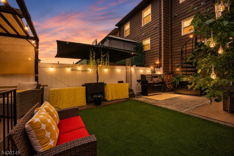 Preakness Avenue Town House - Residential