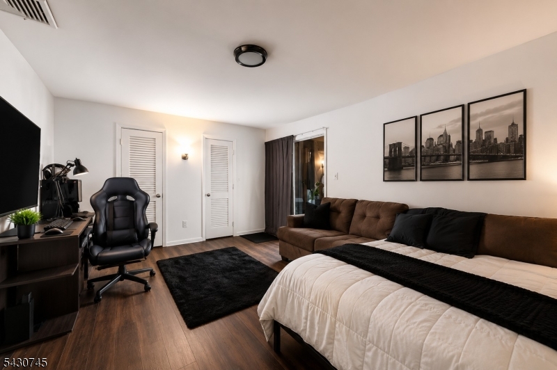 Preakness Avenue Town House - Residential