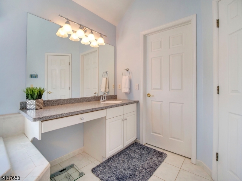 POETS PEAK - Residential