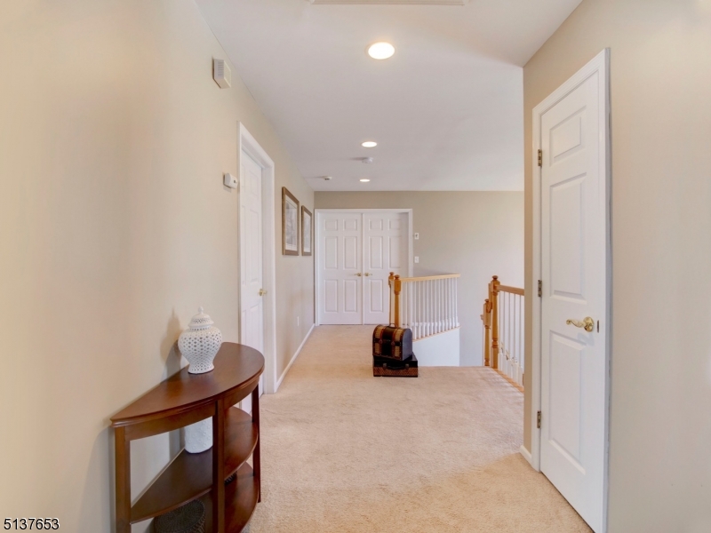 POETS PEAK - Residential