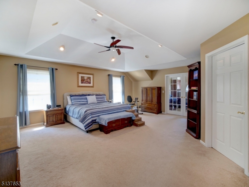 POETS PEAK - Residential