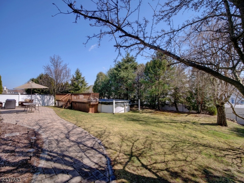 POETS PEAK - Residential