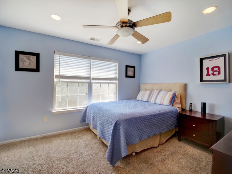 POETS PEAK - Residential