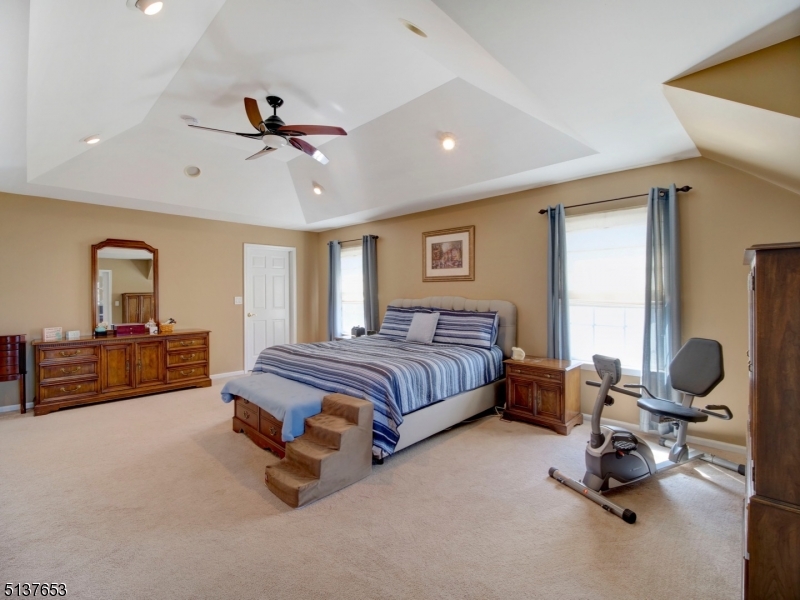 POETS PEAK - Residential