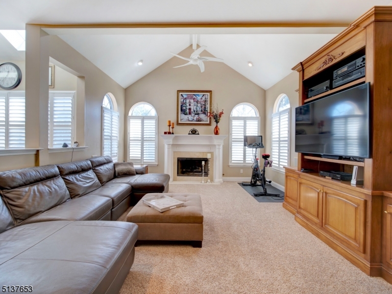 POETS PEAK - Residential