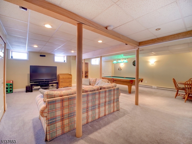 POETS PEAK - Residential