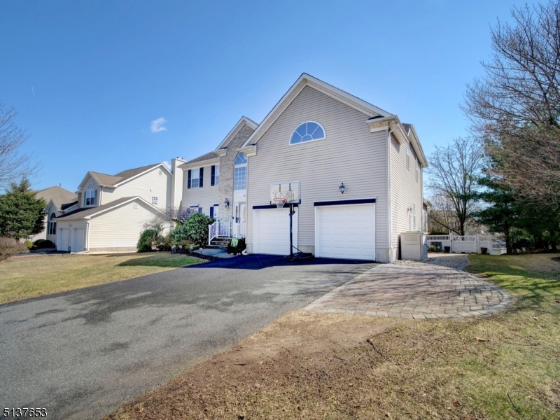 POETS PEAK - Residential