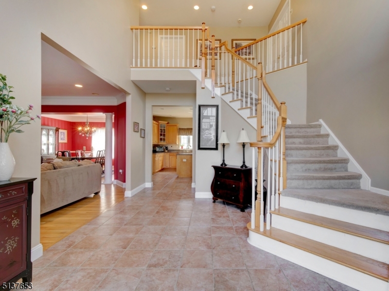 POETS PEAK - Residential