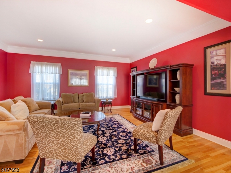 POETS PEAK - Residential