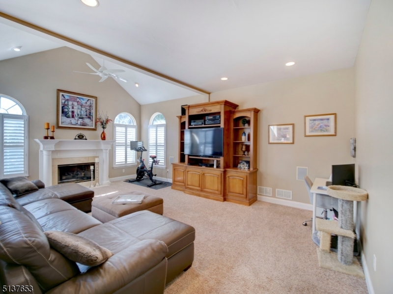 POETS PEAK - Residential