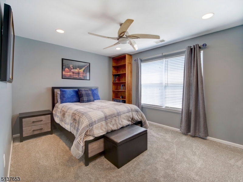 POETS PEAK - Residential