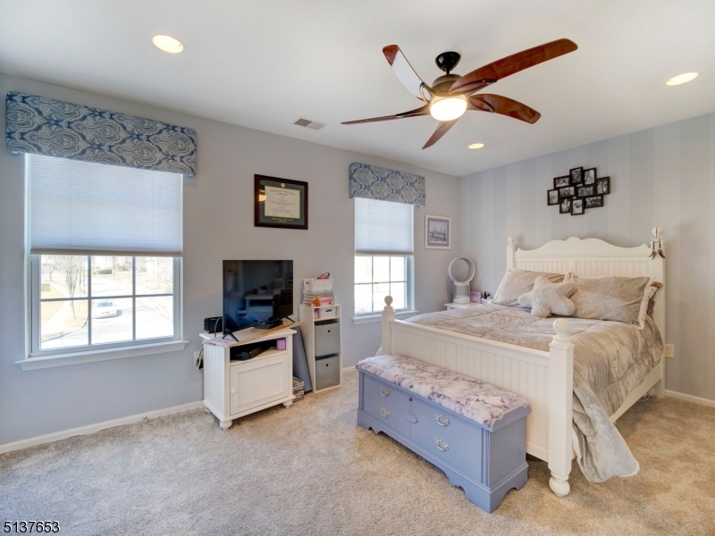 POETS PEAK - Residential