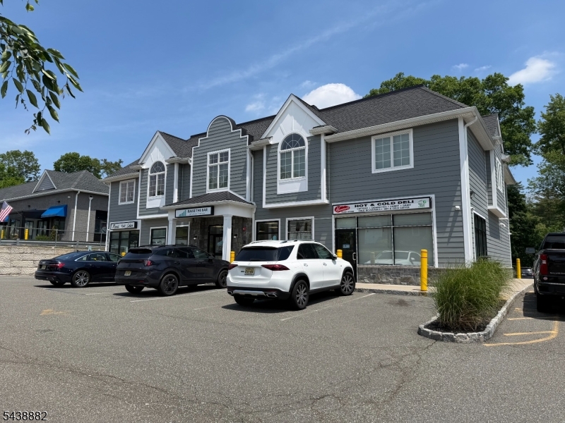 CORNER STORE/OFFICE IN BEAUTIFUL NEW STRIP CENTER ON MAIN RD EXCELLENT EXPOSURE FOR YOU BUSINESS 1200SF PERFECT FOR PILATES STUDIO,  ATTORNEY/ACCOUNTANT OFFICE, ETC..GROSS LEASE, NEW HVAC,NEW BATHROOM, NEW FLOORING .REAR ENTRANCE/EXIT. PLENTY OF PARKING