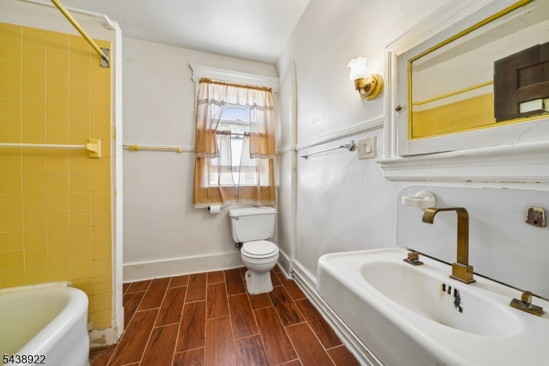 Clinton Hill - Residential Income