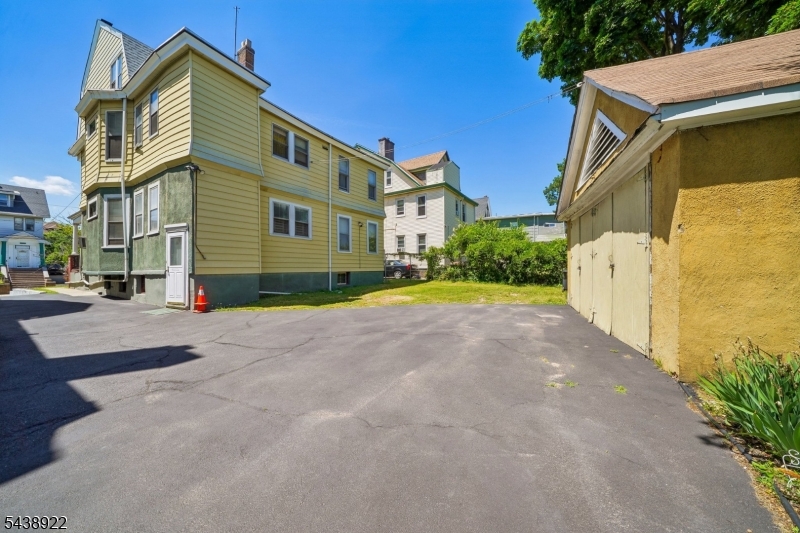 Clinton Hill - Residential Income