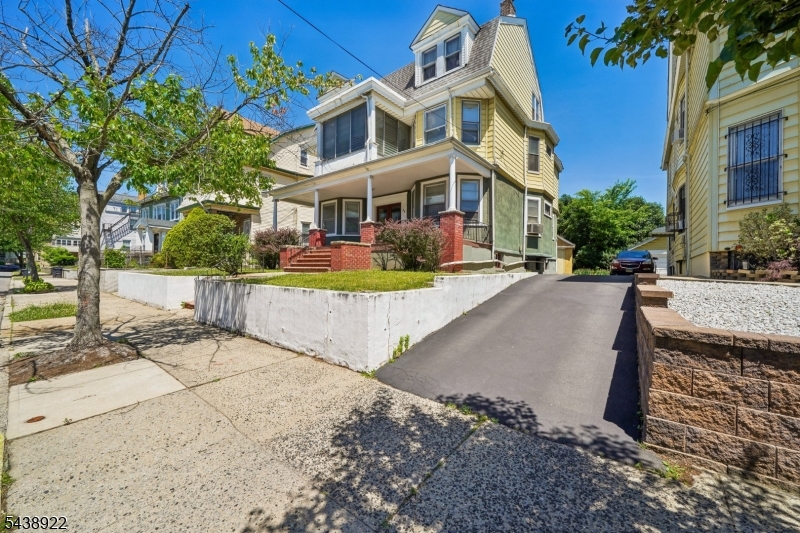 Clinton Hill - Residential Income