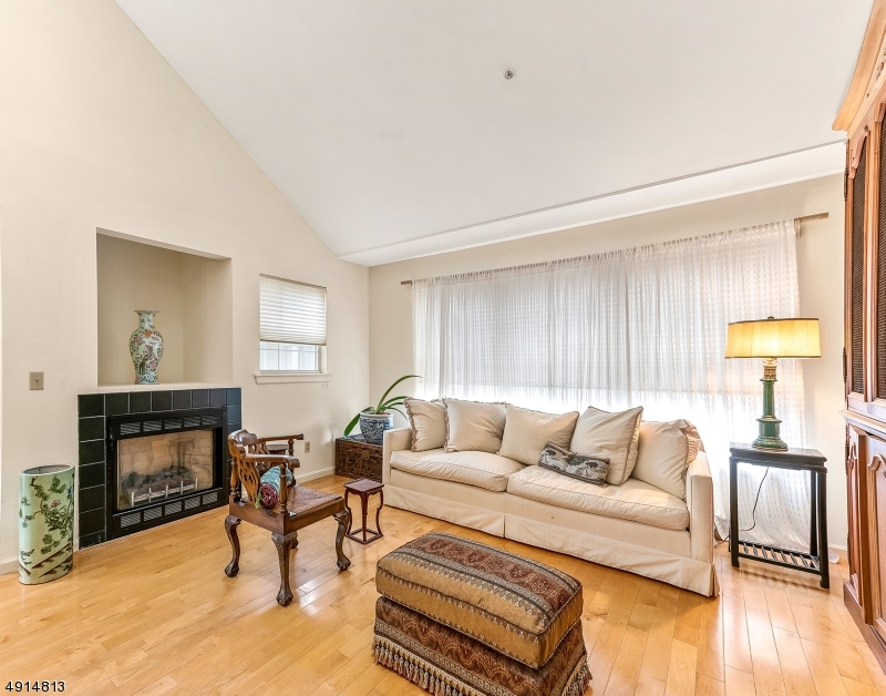 ALLWOOD MEWS - Residential