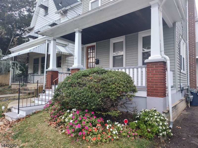 Newly renovated 2nd-floor apartment offering flexible living space with 2 bedrooms or 1 bedroom plus a bonus room. This spacious unit features a living room, dining room, updated finishes throughout, and plenty of natural light. One off-street parking space is included, with garage space available for an additional fee. Tenants also have access to a shared backyard. Up to two pets will be considered for an additional $75 per month per pet. Conveniently located near shopping, dining, and major commuter routes. Tenant responsible for utilities. Subject to application, credit, and income verification.