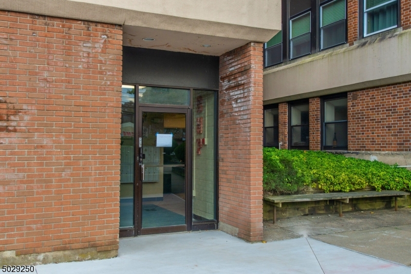 Schoolhouse Plaza - Residential