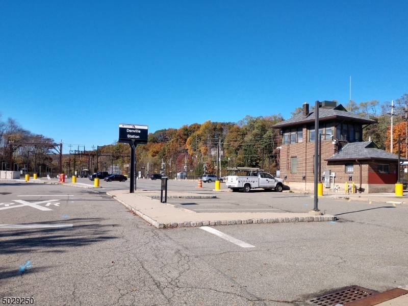 Schoolhouse Plaza - Residential
