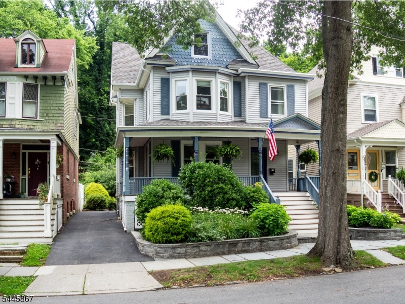 JUST OFF GREEN - Residential