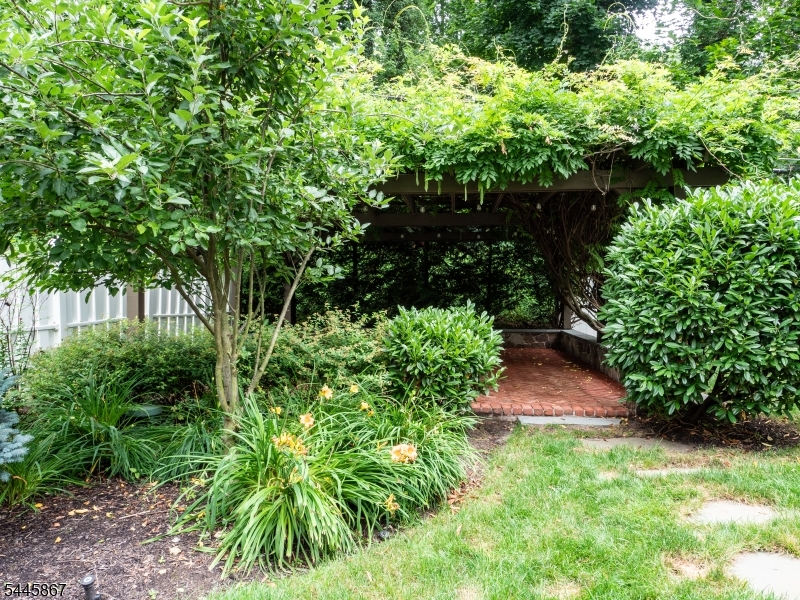 JUST OFF GREEN - Residential