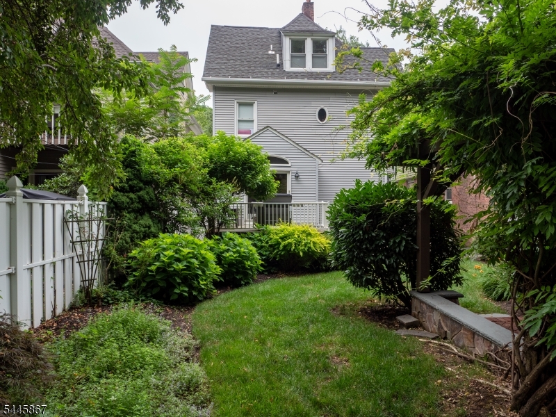JUST OFF GREEN - Residential