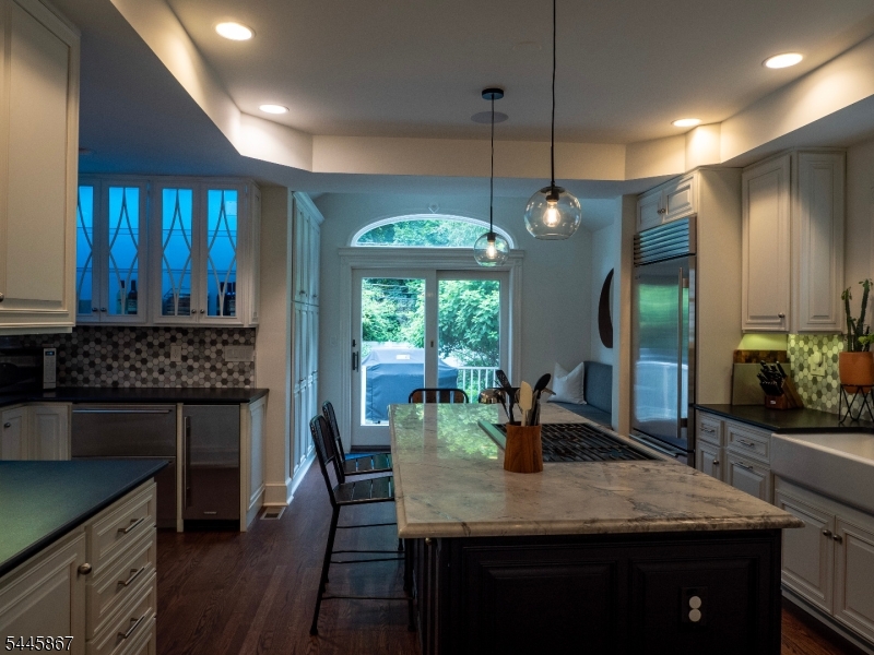 JUST OFF GREEN - Residential