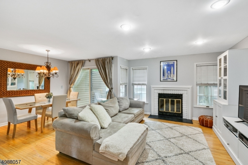 Don't miss this rare opportunity to own a 3 bedroom 3.1 bath unit in the highly sought after Stone Run II community.  Very desirable location close to shopping, recreation and top-rated schools. Open floor plan is highlighted by an eat in kitchen with granite countertops and stainless steel appliances.  Formal dining room leads to the living room with plenty of room to entertain and a wood burning fireplace.  Spacious master suite with an adjacent office / sitting area is filled with natural light from the oversized windows.  Lower level features a walk out door to a beautifully manicured landscape.  Community features include pool, gym and tennis courts.  Act now, this rare find will not last!