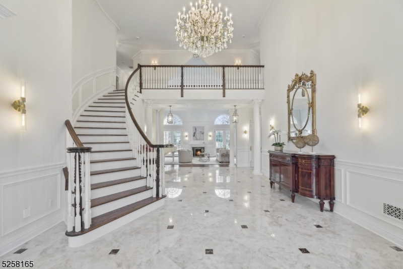 CHESTNUT HILL - Residential