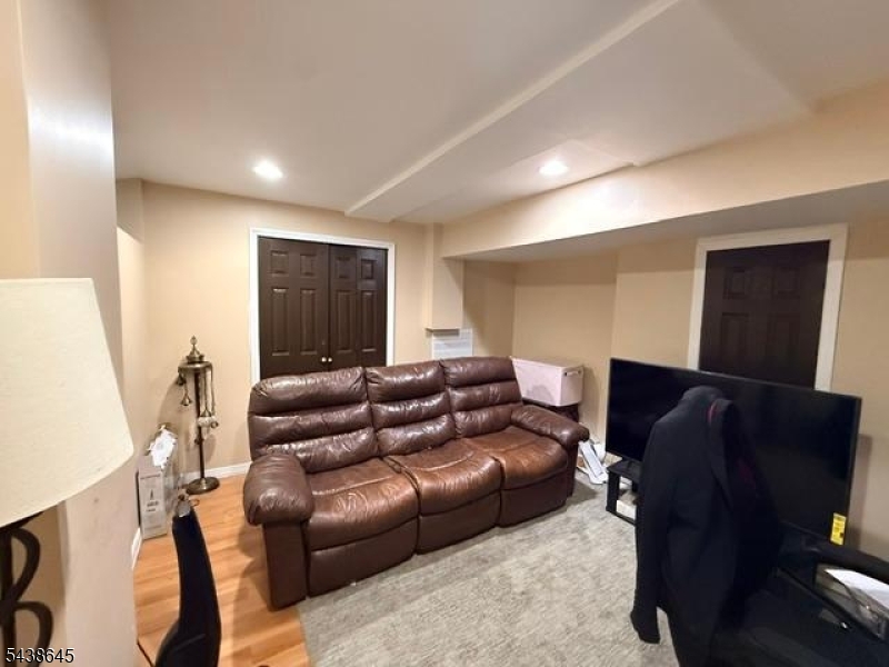 Whitehall Manor - Residential Lease