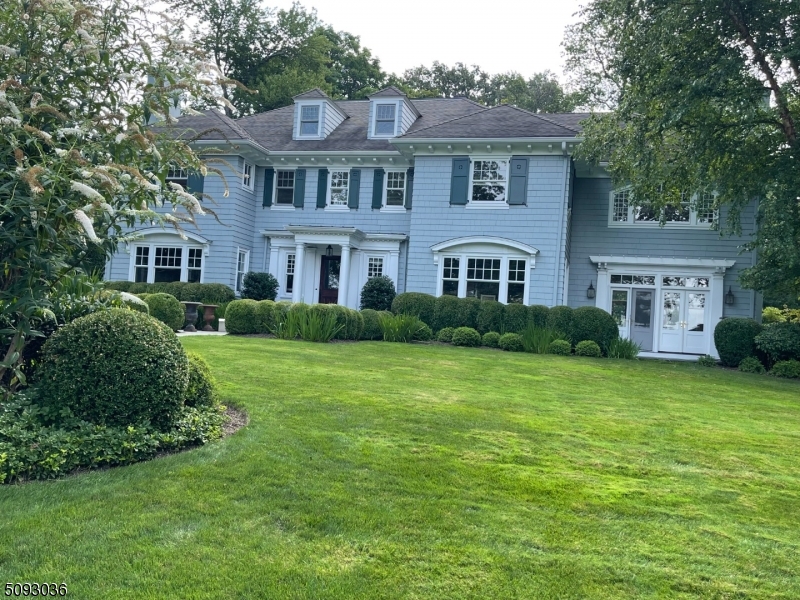 Absolutely beautiful Rosen Group designed house built by Dixon Peer in 2004.