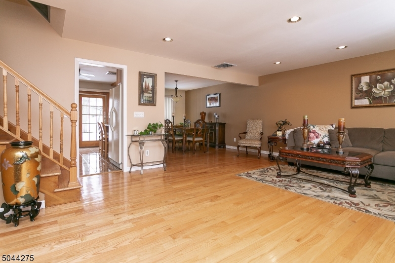 MAPLE PARK - Residential