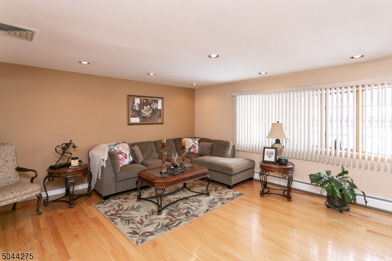 MAPLE PARK - Residential