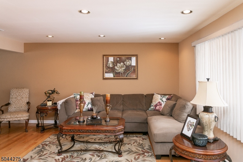 MAPLE PARK - Residential