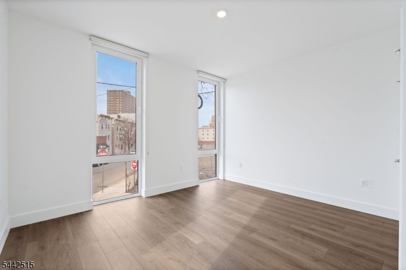 The View at Lincoln Park - Residential