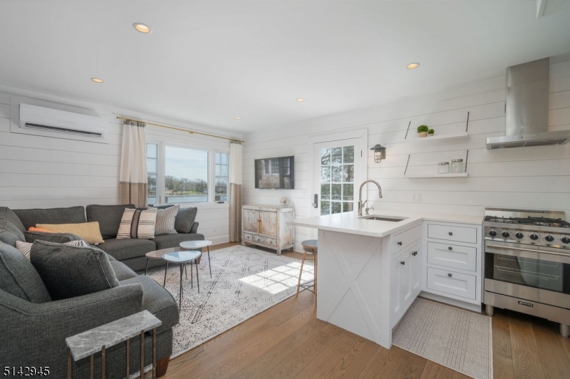 Lakefront - Residential