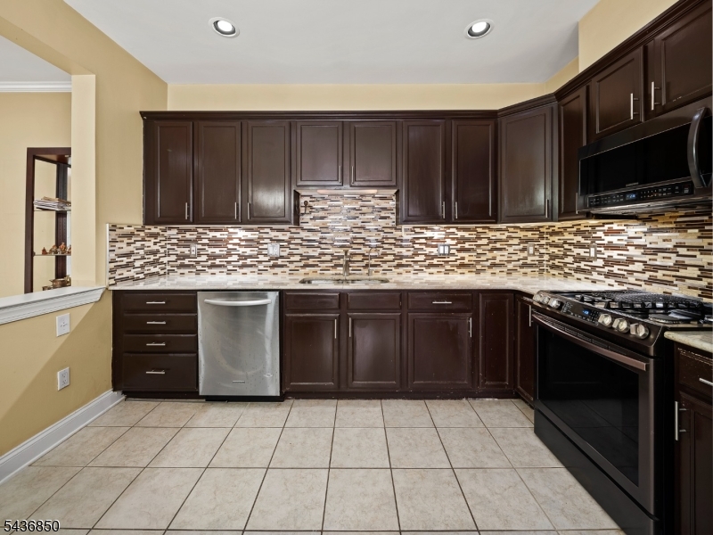 Mazdabrook Commons - Residential
