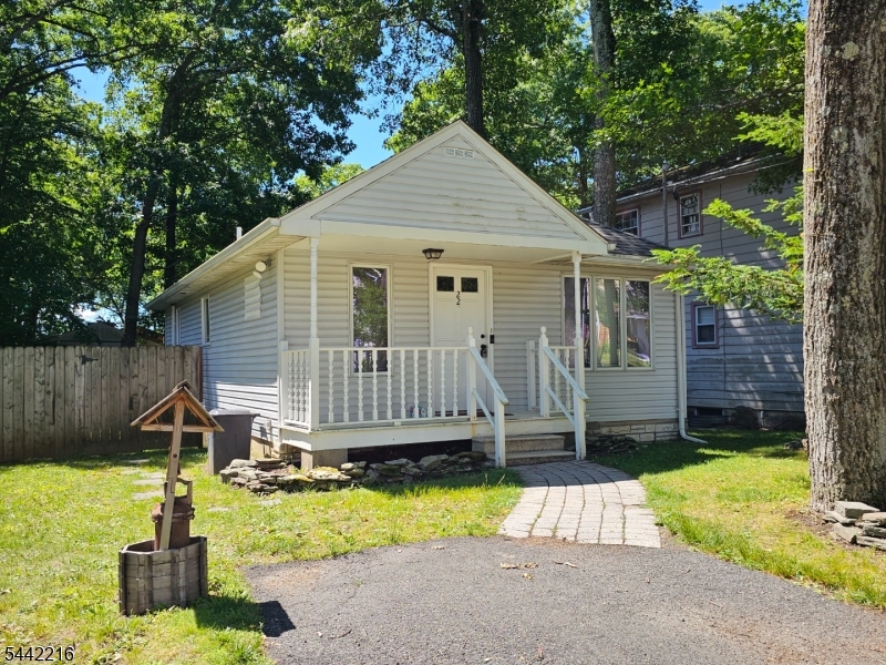 Adorable 2 bedroom, 1 bath single family home! Galley kitchen with breakfast bar. Spacious living room/dining room. Lemonade front porch. Primary bedroom with access to the spacious deck overlooking the private yard. Full size washer/dryer. Convenient for commuters and to Lake Hopatcong! Shopping and dining nearby.