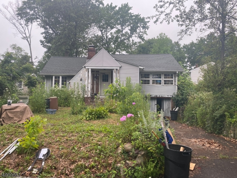 Investment Opportunity!!! Not a Foreclosure or Short Sale!! Listed 95K below assessed value. Perfect to renovate or re build on in the Lake Hiawatha Section of Parsippany.