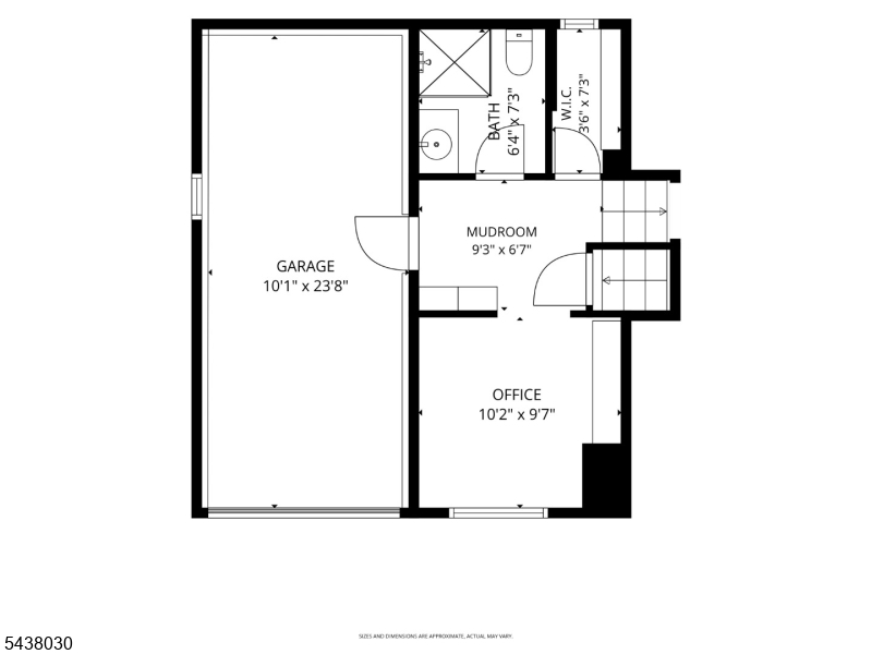 Main image without alt text