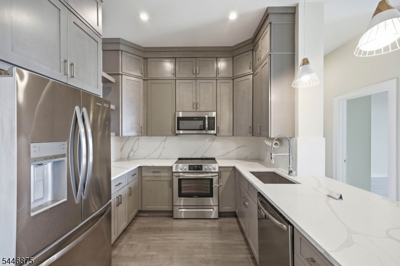 Skyview At Carriage City Pl - Residential Lease