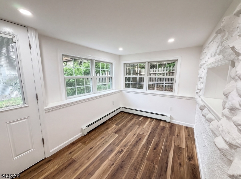 MONTVILLE - Residential