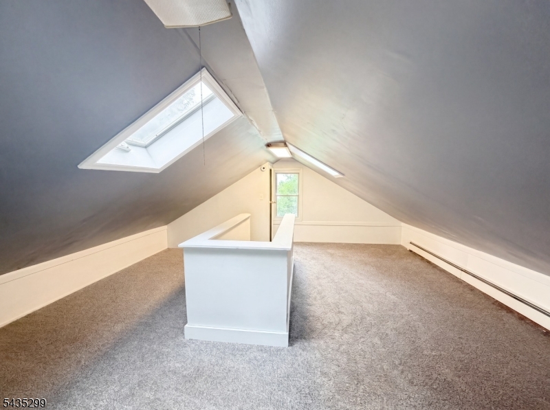 MONTVILLE - Residential